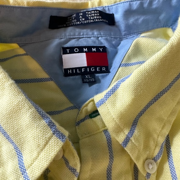 LIKE NEW Tommy Hilfiger Men’s XL Yellow & Blue Short Sleeve Shirt w Logo - Picture 3 of 3